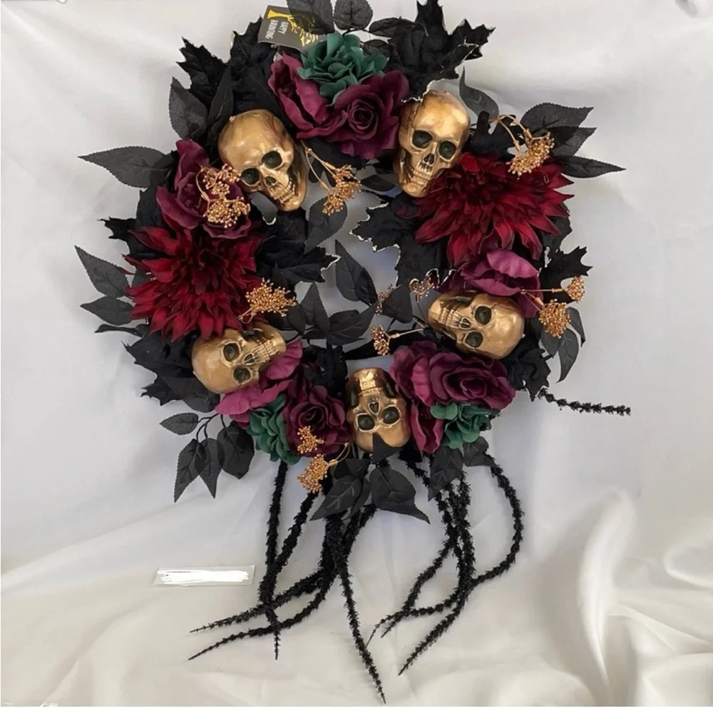 NWT Gothic Wreath